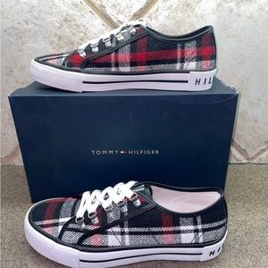 🆕 Tommy Hilfiger Plaid “Hill” LaceUp LowTop Sneaker, Size 8